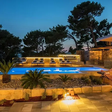 Villa Ctma236/ Modern Decorated With Private Pool Makarska