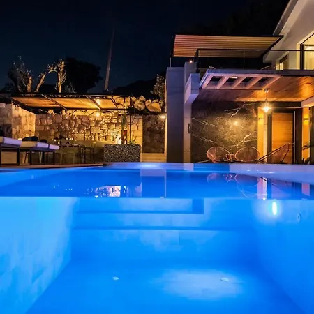 Ctma236/ Modern Decorated With Private Pool * Makarska