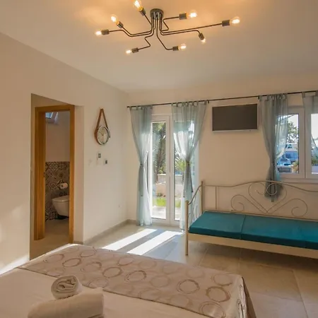 Ctma236/ Modern Decorated With Private Pool Makarska