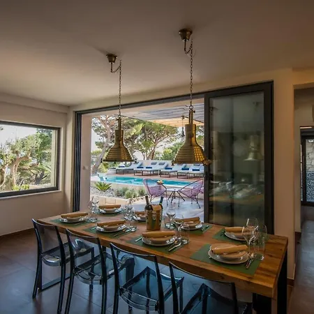 Ctma236/ Modern Decorated With Private Pool Makarska
