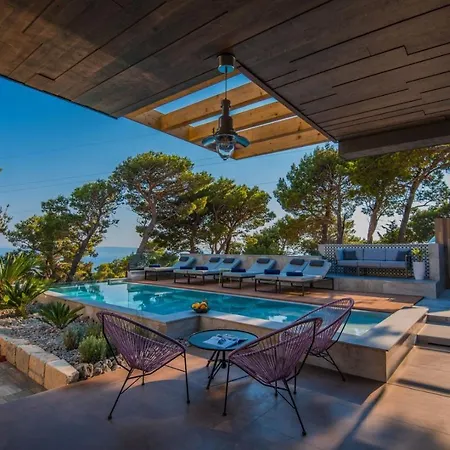 Ctma236/ Modern Decorated With Private Pool Makarska