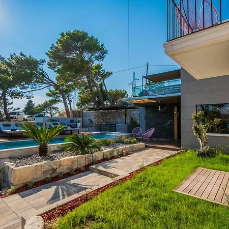 Ctma236/ Modern Decorated With Private Pool Makarska